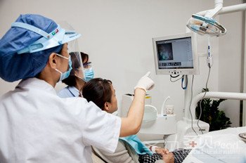 不洁牙医致7000人或感染艾滋病病毒