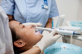 不洁牙医致7000人或感染艾滋病病毒