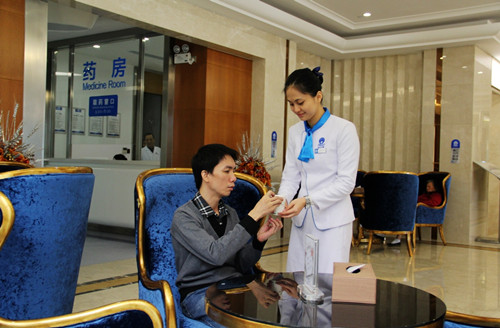 蓉城降温了 圣贝关怀暖心窝