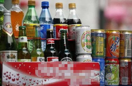 每天三四瓶碳酸饮料19岁小伙失去18颗牙 修复或需花费13万